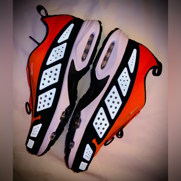 NWT Nike AirMaxGo-MensSz-11.5 /WomenSz-13- Orange,Black,White Gym/Athletic Shoes - Picture 5 of 16